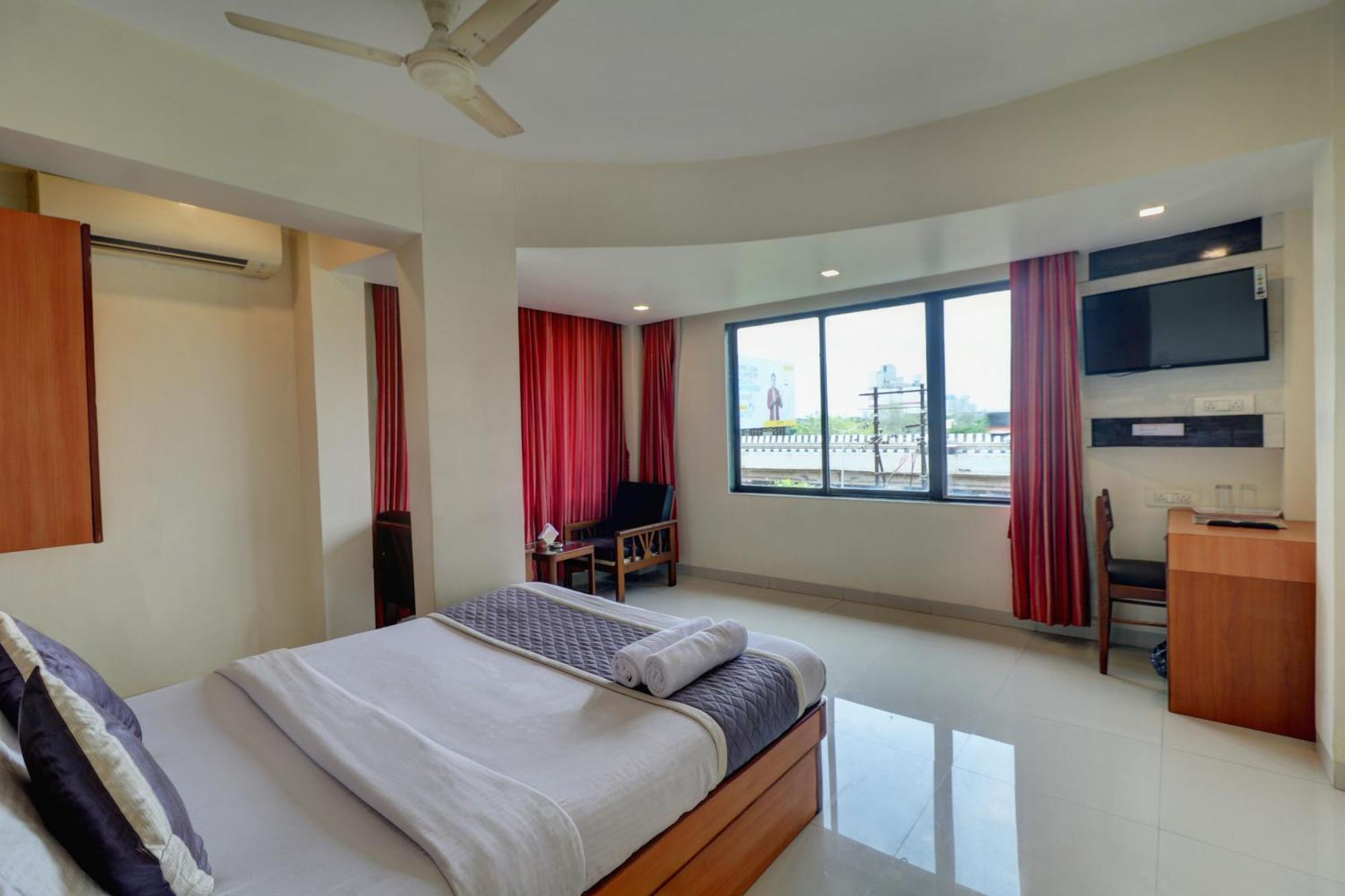 Hotel New Sarovar Grand Panvel Kültér fotó