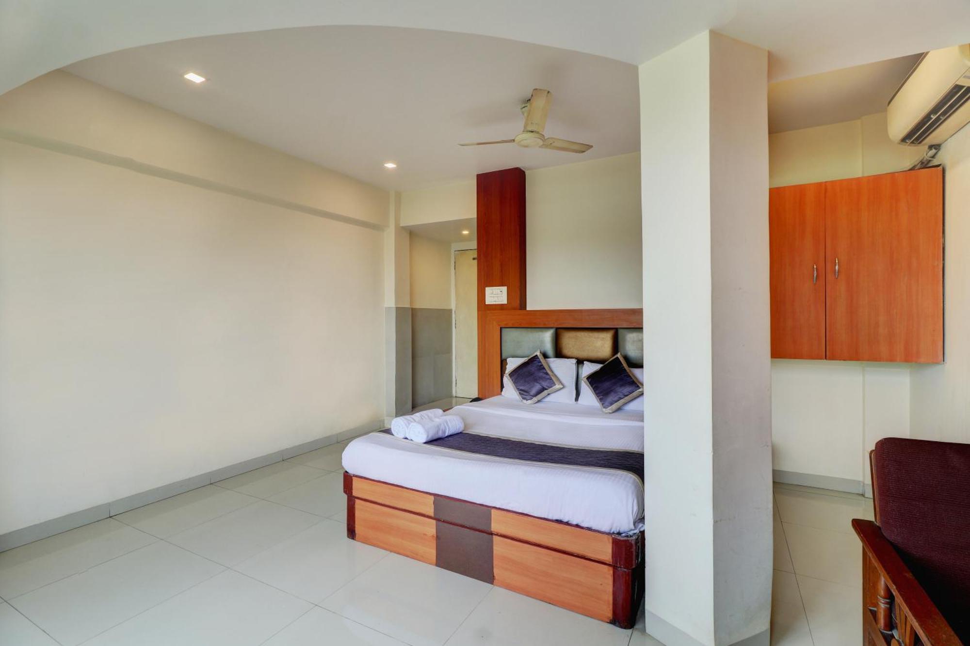 Hotel New Sarovar Grand Panvel Kültér fotó