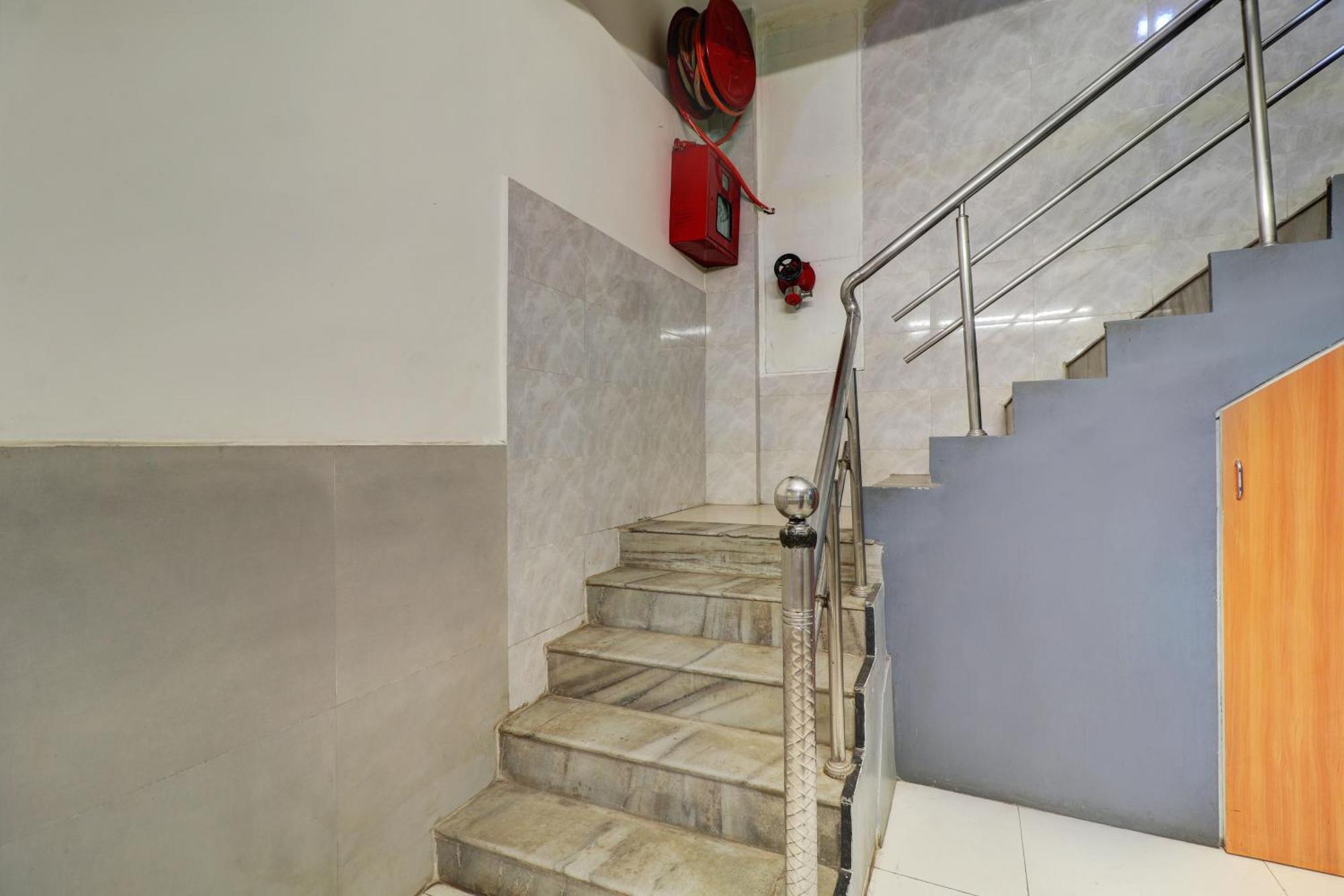 Hotel New Sarovar Grand Panvel Kültér fotó