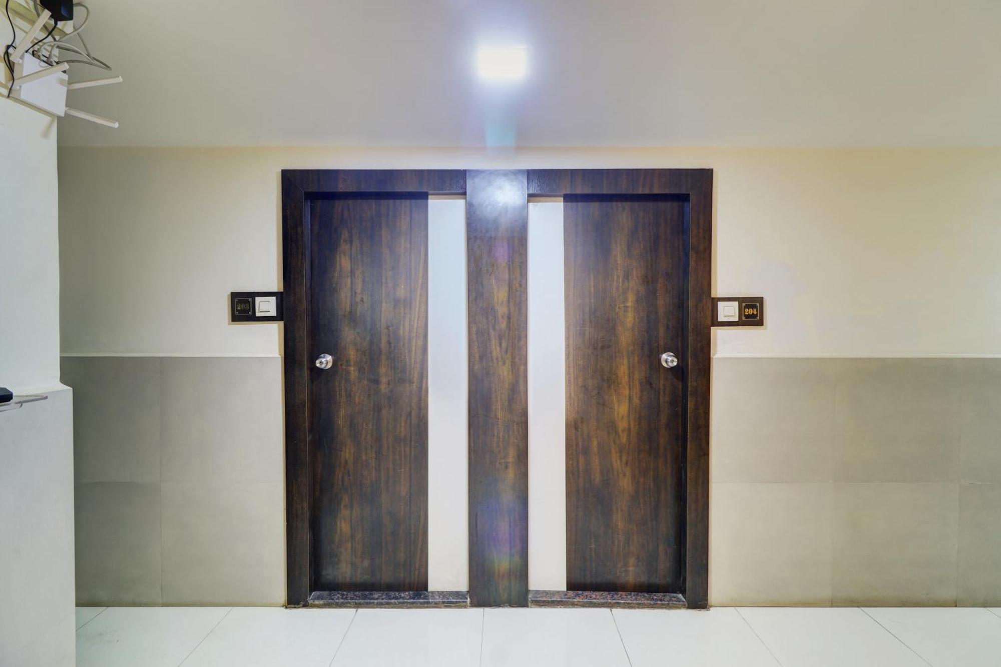 Hotel New Sarovar Grand Panvel Kültér fotó